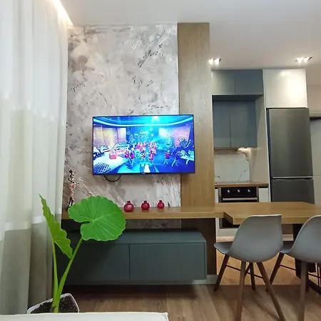 Ea's Luxury Apartment *