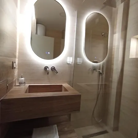 Ea's Luxury Korce