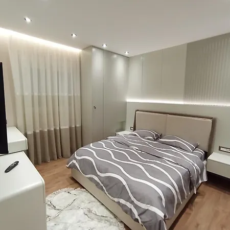 Ea's Luxury Apartment
